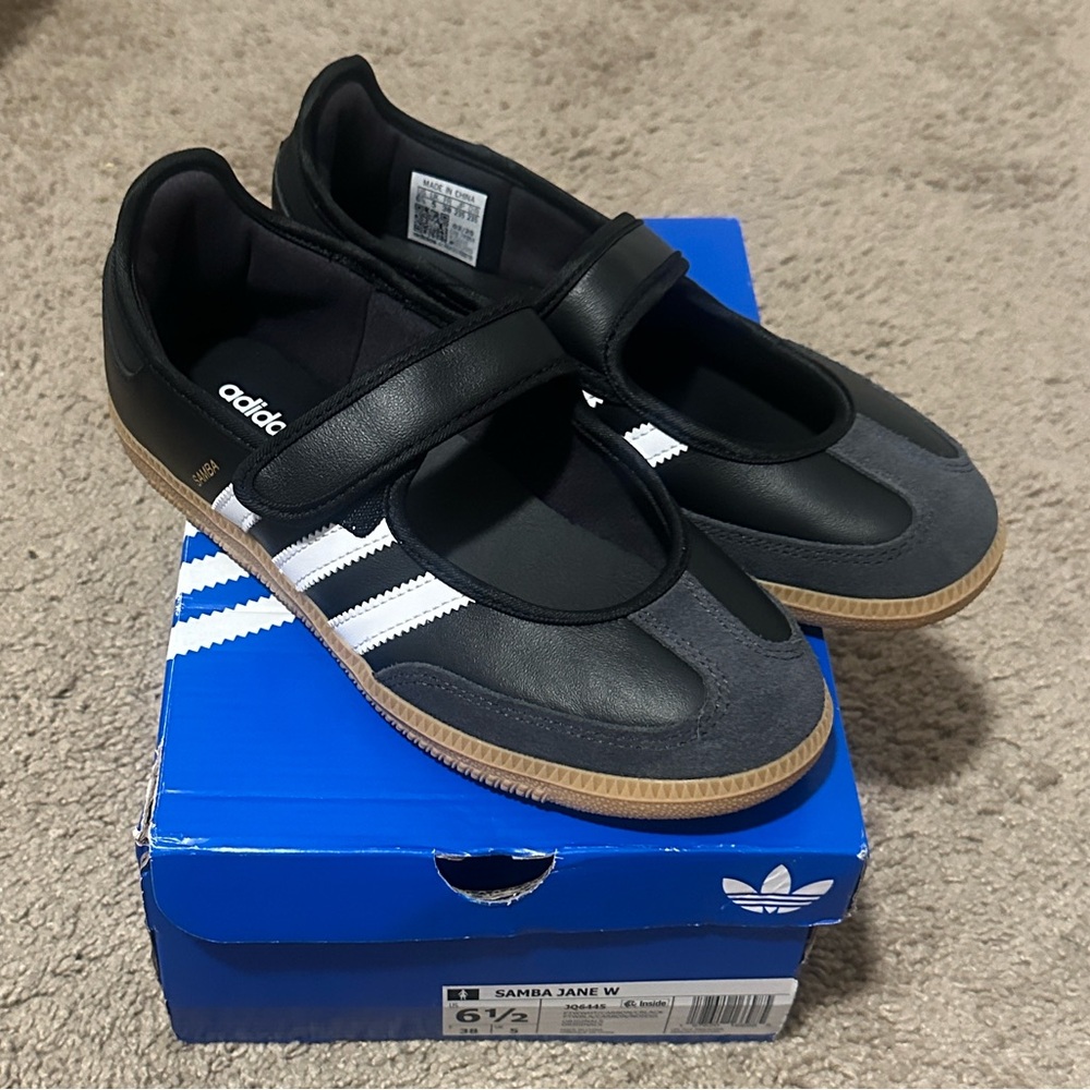 Adidas Samba Jane W in Black and White